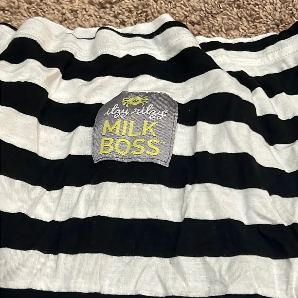Itzy Ritzy Black and White Striped Milk Boss